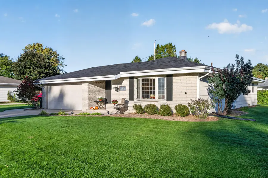 W244N6546 Westchester Dr, Sussex, WI 53089 - #2
