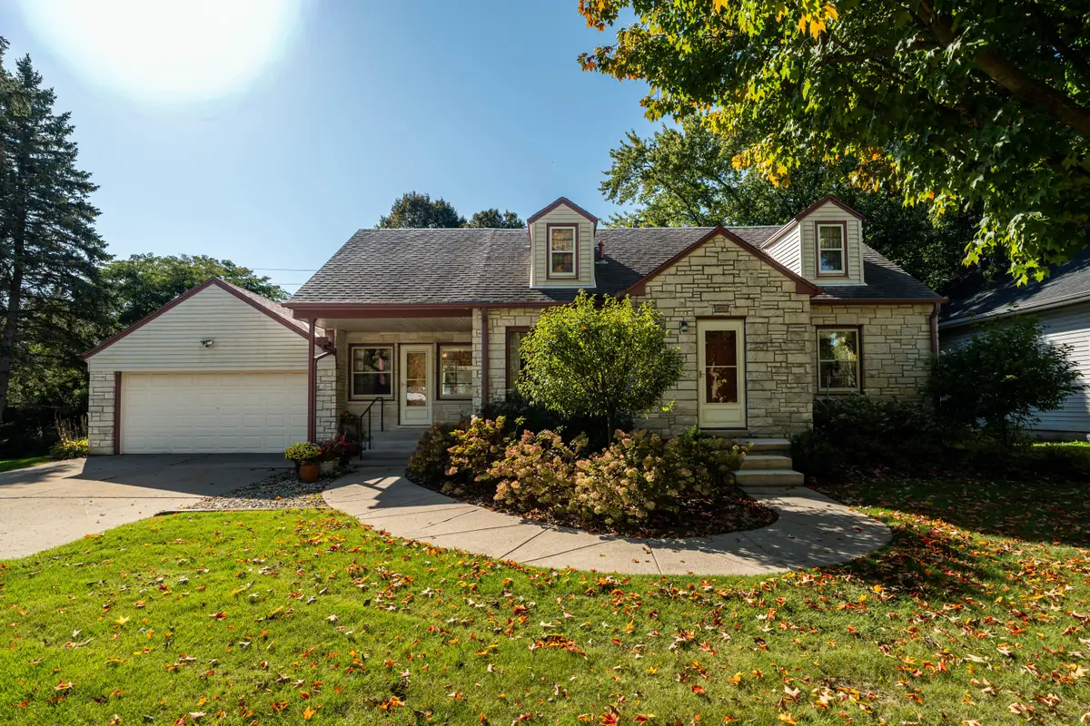 4711 W County Line Rd, Brown Deer, WI 53223 - #1