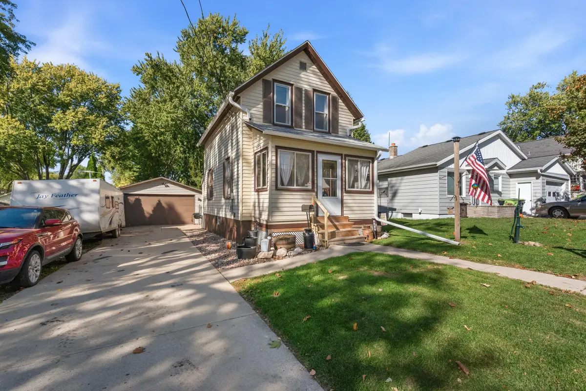 423 S Rural St, Hartford, WI 53027 - #1