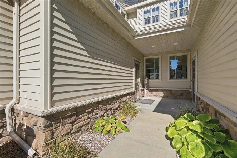 542 Cedar Bluffs Way, Slinger, WI 53086 - #3
