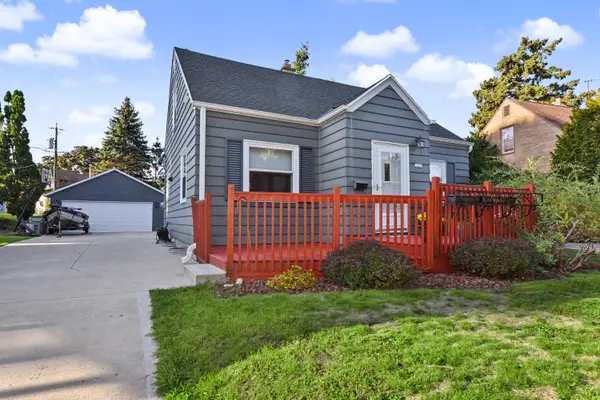 1523 E Tripoli Ave, Milwaukee, WI 53207