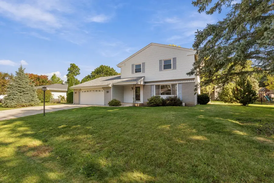 1115 Saratoga Pkwy, Oconomowoc, WI 53066 - #2