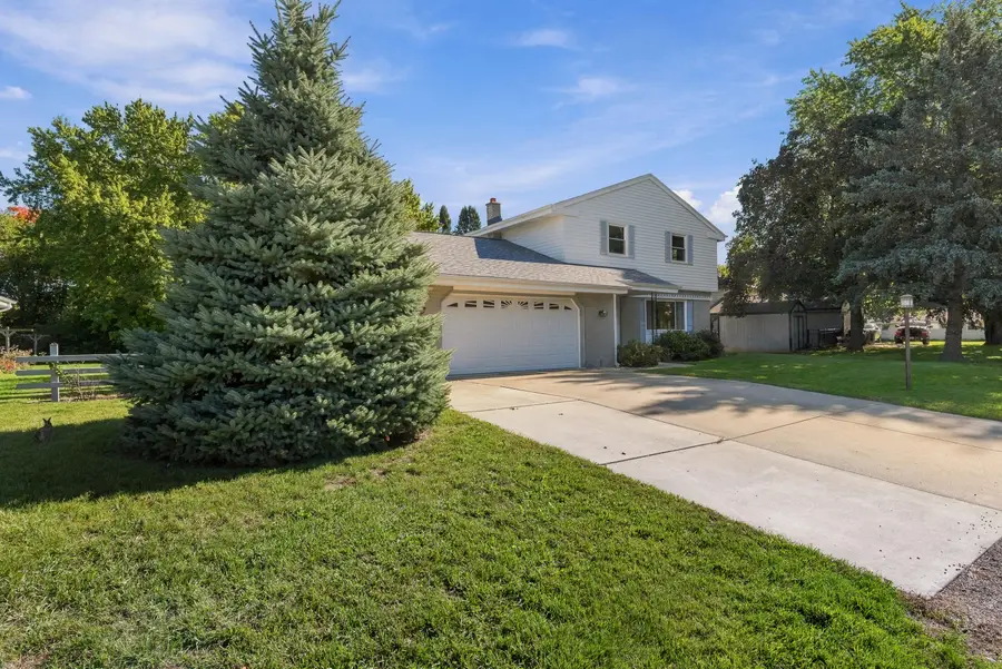 1115 Saratoga Pkwy, Oconomowoc, WI 53066 - #3