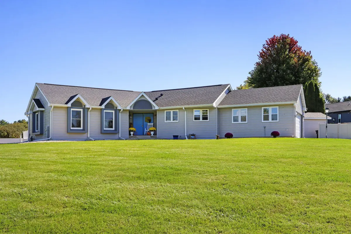 N7066 Lakeshore Ave, Sugar Creek, WI 53121 - #1
