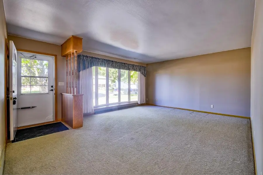 1017 E Kilbourn Ave, West Bend, WI 53095 - #2