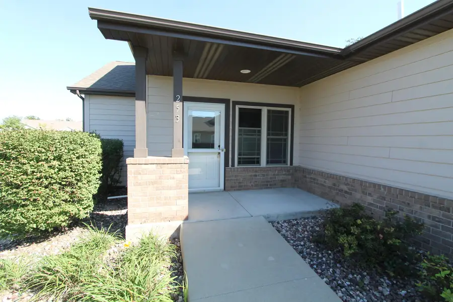 253 Settlement Dr, Rochester, WI 53105 - #2
