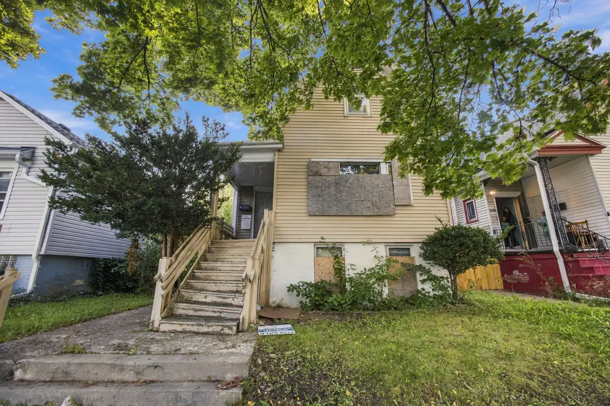 3521 N 8th St, Milwaukee, WI 53206 - #1