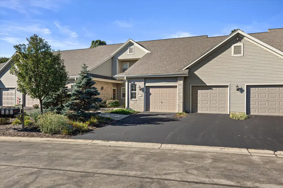 18725 Emerald Cir, Brookfield, WI 53045 - #2