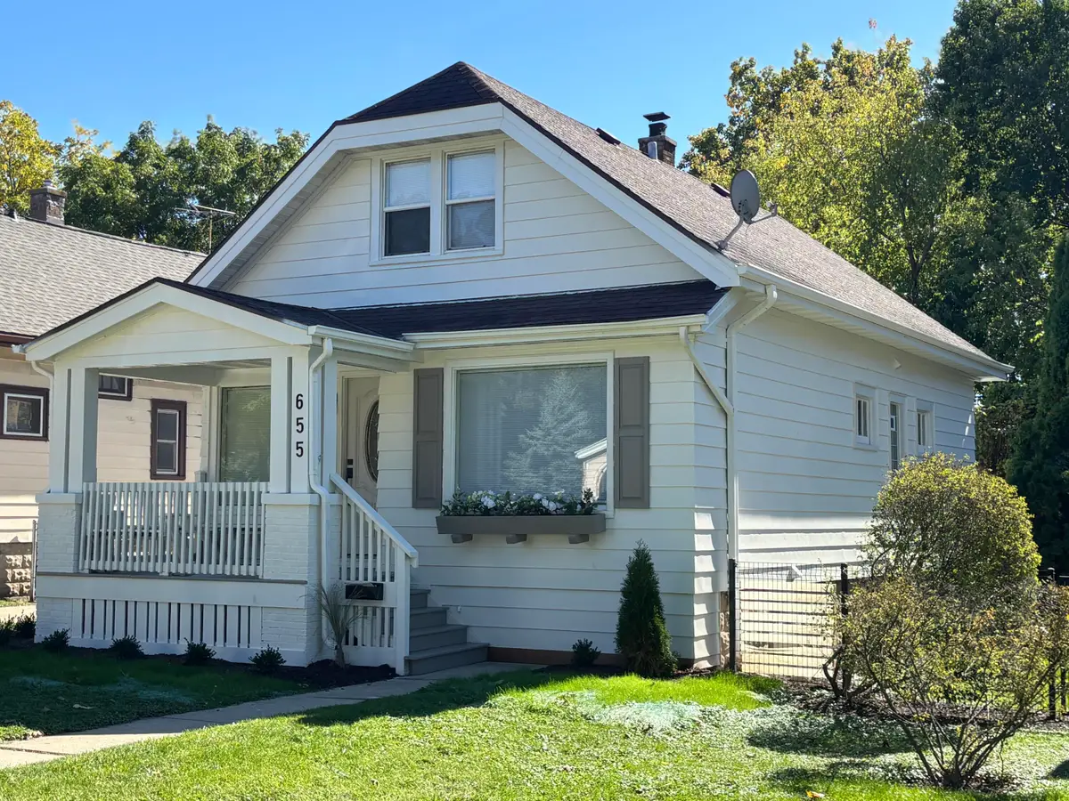 655 S Oak Park Ct, Milwaukee, WI 53214 - #1