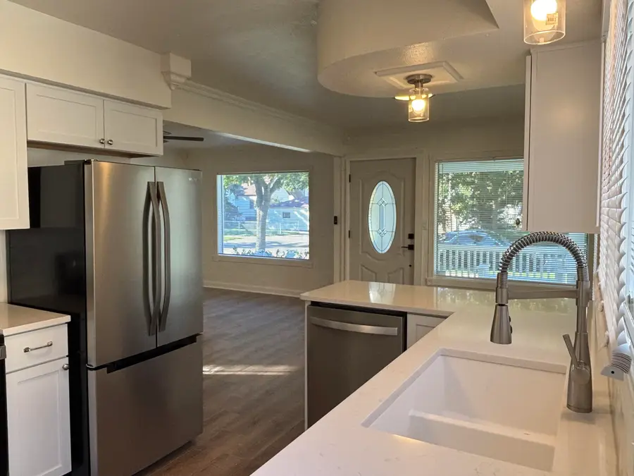 655 S Oak Park Ct, Milwaukee, WI 53214 - #2