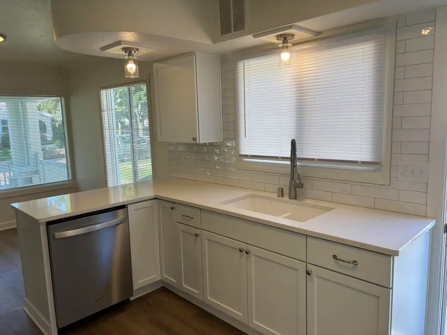 655 S Oak Park Ct, Milwaukee, WI 53214 - #3