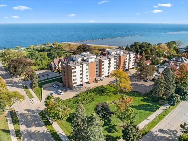 111 11th St, Racine, WI 53403
