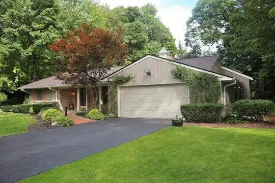 590 E Ravenswood Hills Cir, Brookfield, WI 53045 - #2