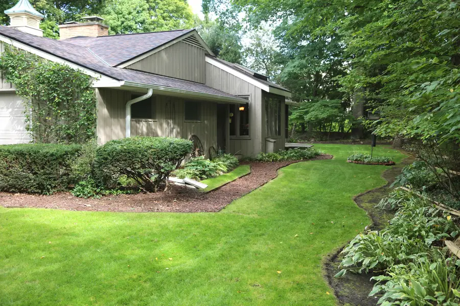 590 E Ravenswood Hills Cir, Brookfield, WI 53045 - #3