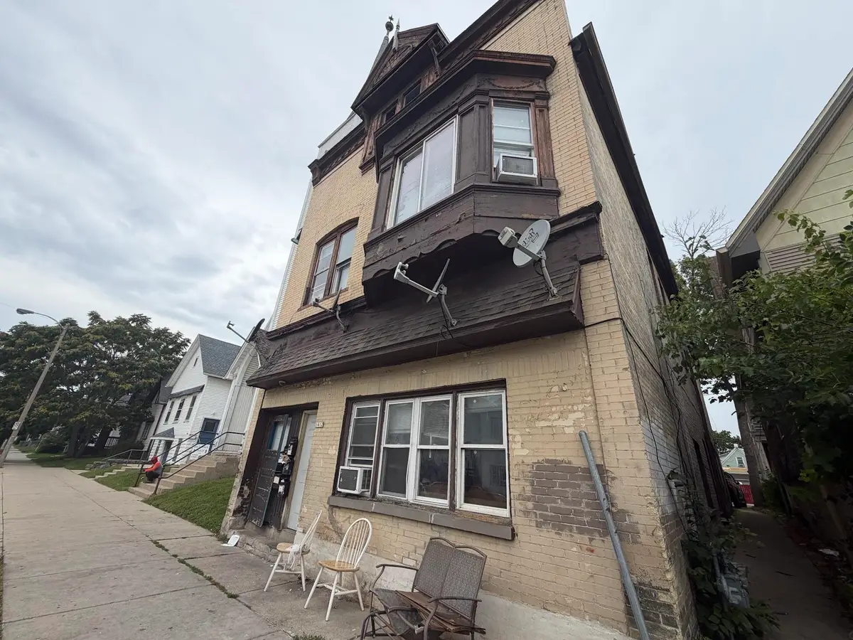 1412 W Greenfield Ave, Milwaukee, WI 53204 - #1