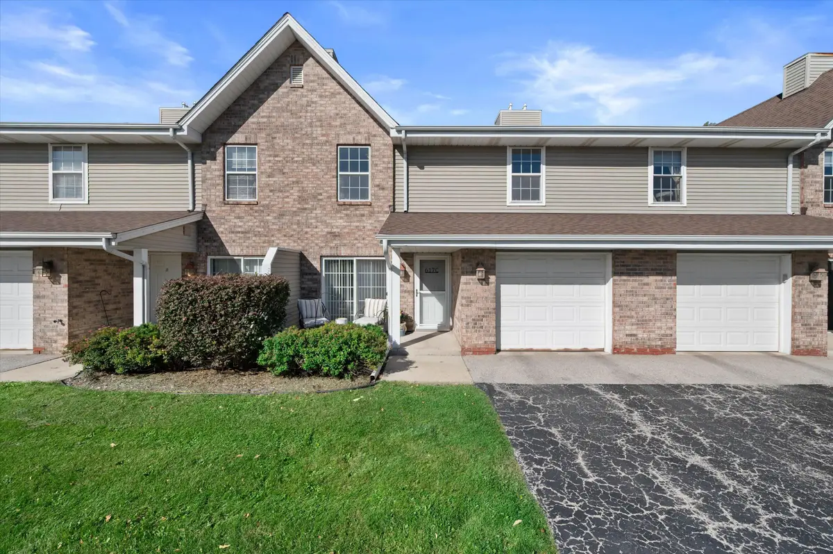 617 Westfield Way, Pewaukee, WI 53072 - #1
