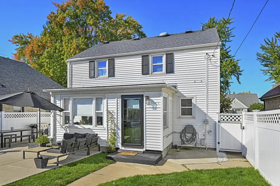 3130 S 28th St, Milwaukee, WI 53215 - #2
