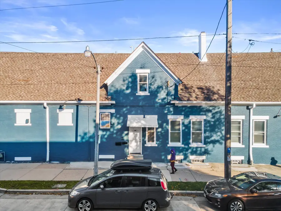 1033 W Lincoln Ave, Milwaukee, WI 53215 - #3