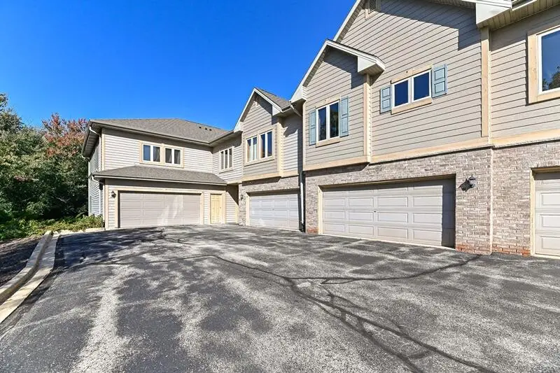 1610 Gabriel Dr, Waukesha, WI 53188 - #3