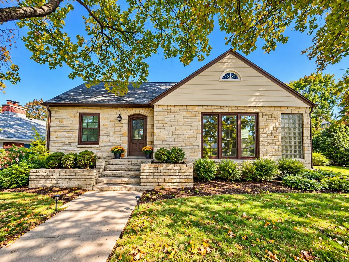 304 Oxford Rd, Waukesha, WI 53186 - #1