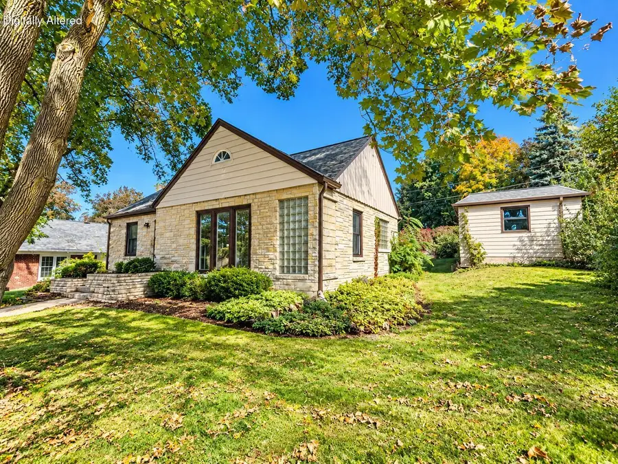 304 Oxford Rd, Waukesha, WI 53186 - #3