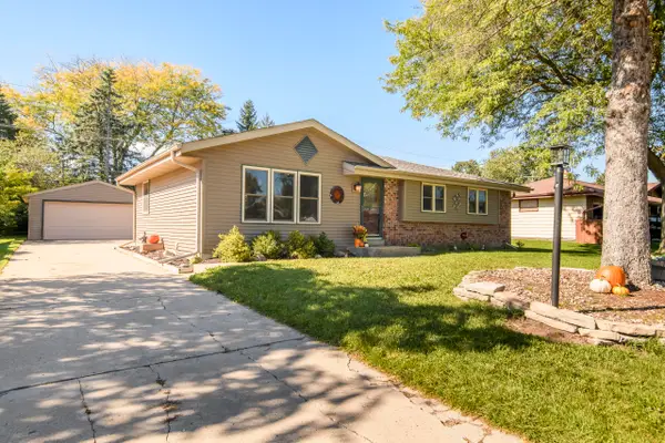 6185 S 38th St, Greenfield, WI 53221
