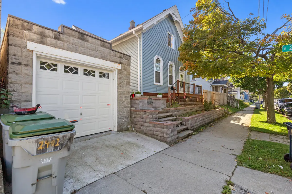 2401 W Grant St, Milwaukee, WI 53215 - #1