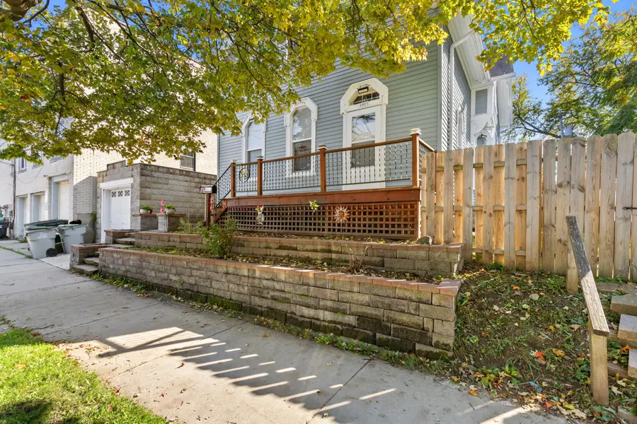 2401 W Grant St, Milwaukee, WI 53215 - #2