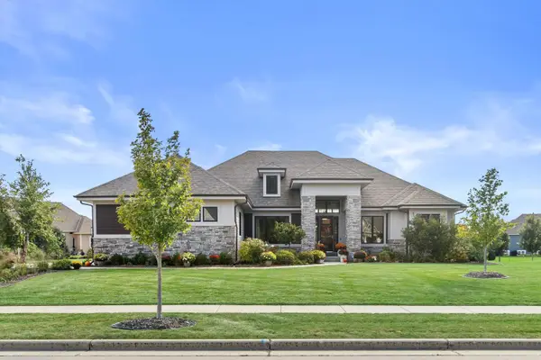 235 Four Winds Ct, Hartland, WI 53029