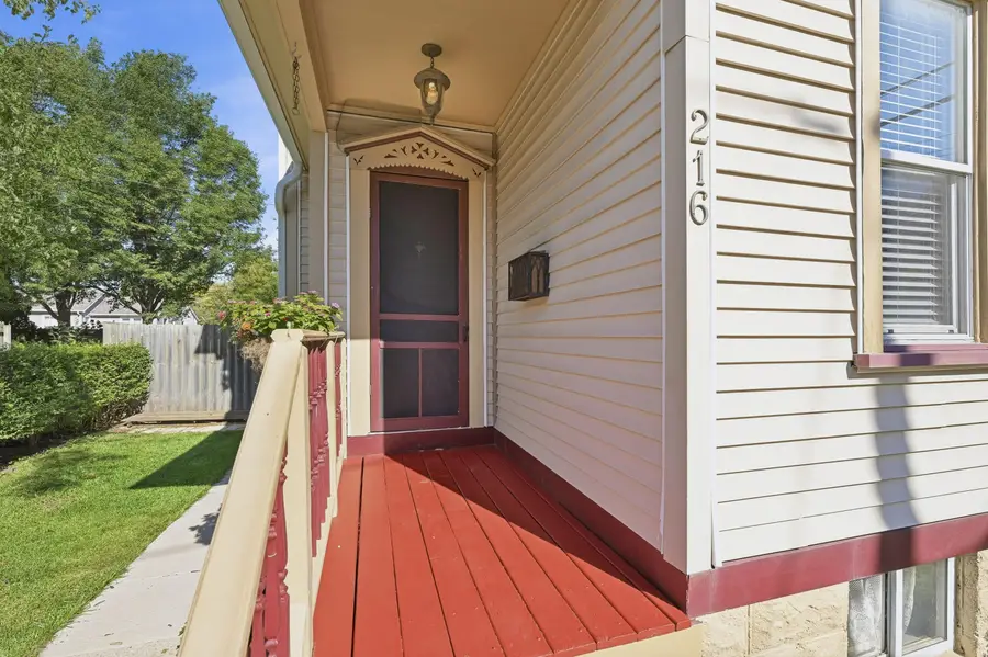 216 E Garfield Ave, Milwaukee, WI 53212 - #3