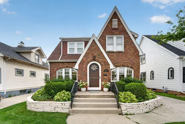 933 Lathrop Ave, Racine, WI 53405