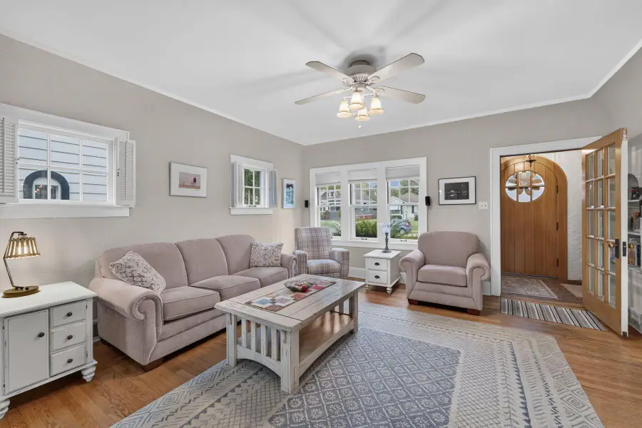 933 Lathrop Ave, Racine, WI 53405 - #2