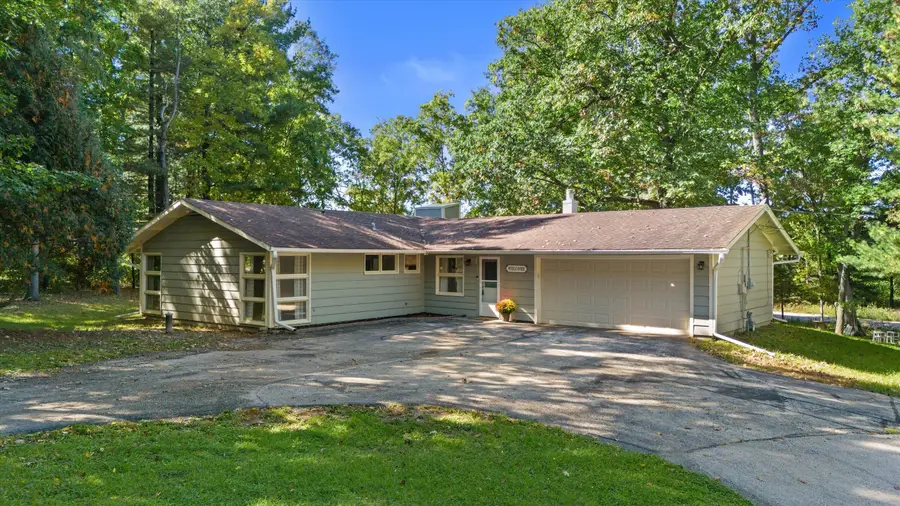 W271S3599 Oak Knoll Dr, Waukesha, WI 53189 - #2