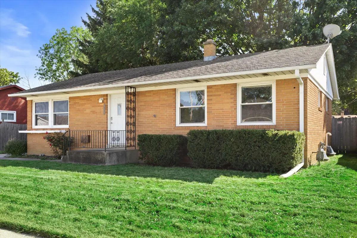 2709 Pinehurst Ave, Racine, WI 53403 - #1