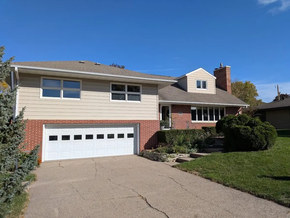 2621 Van Loon Rd, La Crosse, WI 54601 - #1