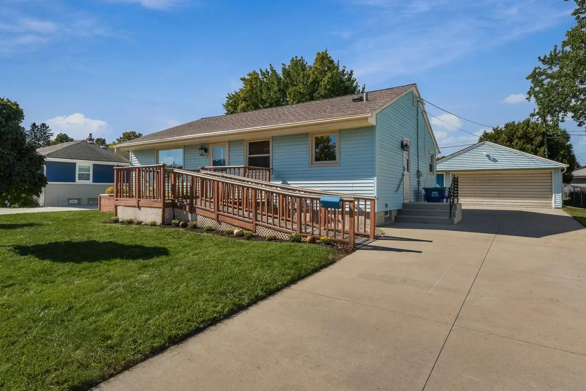 921 3rd Ave, Grafton, WI 53024 - #1