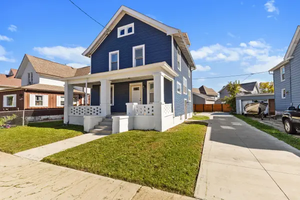 1037 White Rock Ave, Waukesha, WI 53186