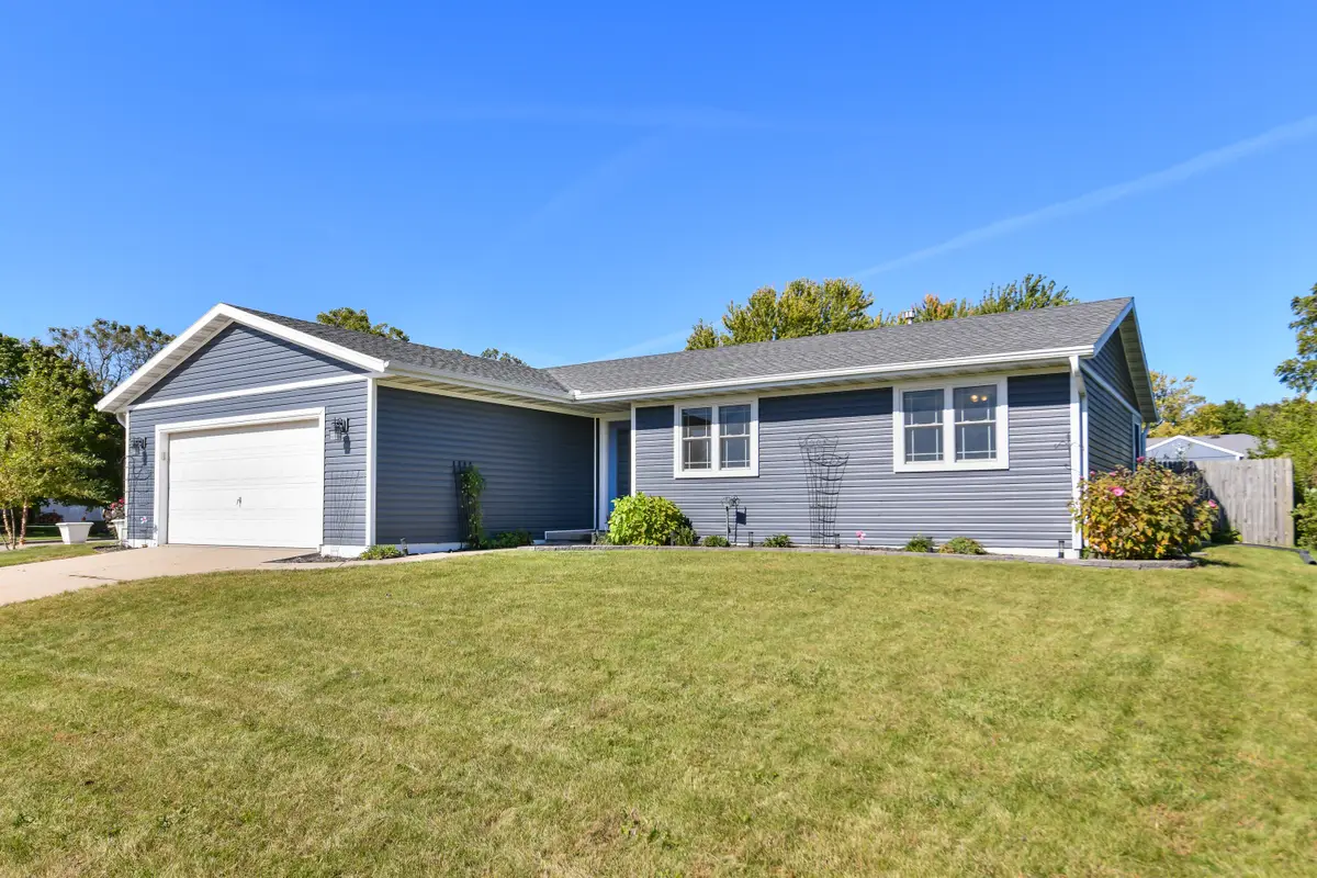 152 Andrea Ave, Darien, WI 53114 - #1