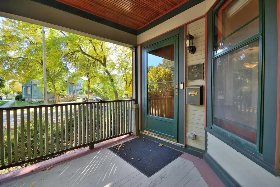 203 W Lloyd St, Milwaukee, WI 53212 - #2