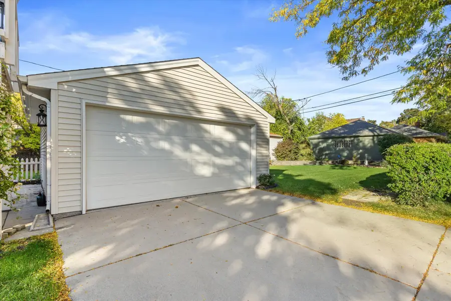 4430 W Manitoba St, Milwaukee, WI 53219 - #3