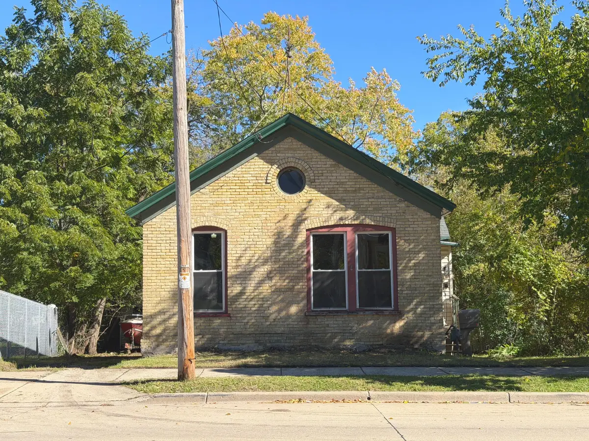 1305 Dr Martin Luther King Dr, Racine, WI 53404 - #1