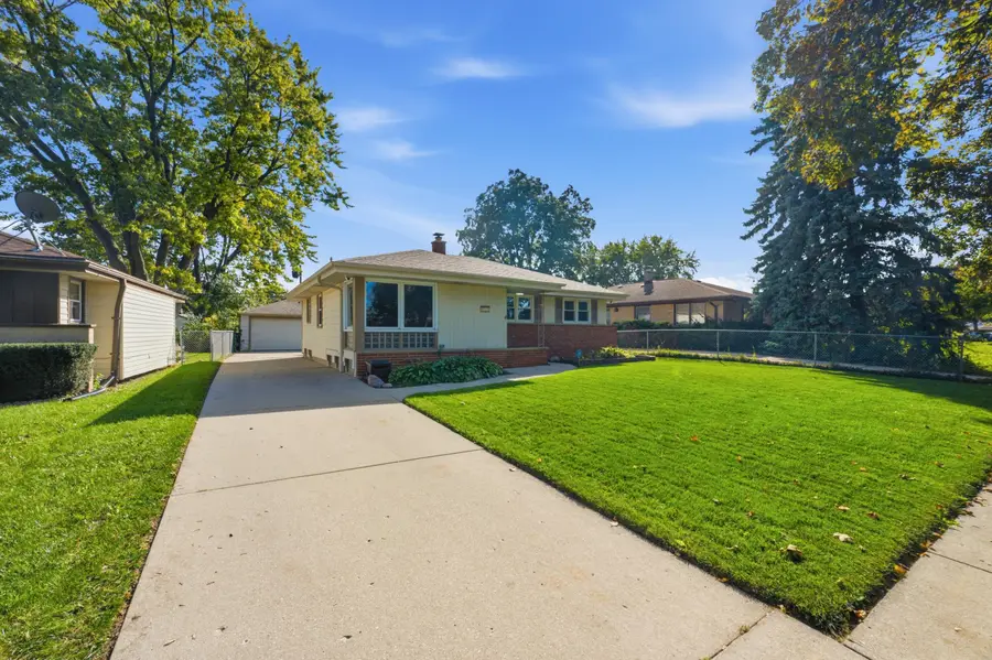 8725 W Palmetto Ave, Milwaukee, WI 53225 - #2