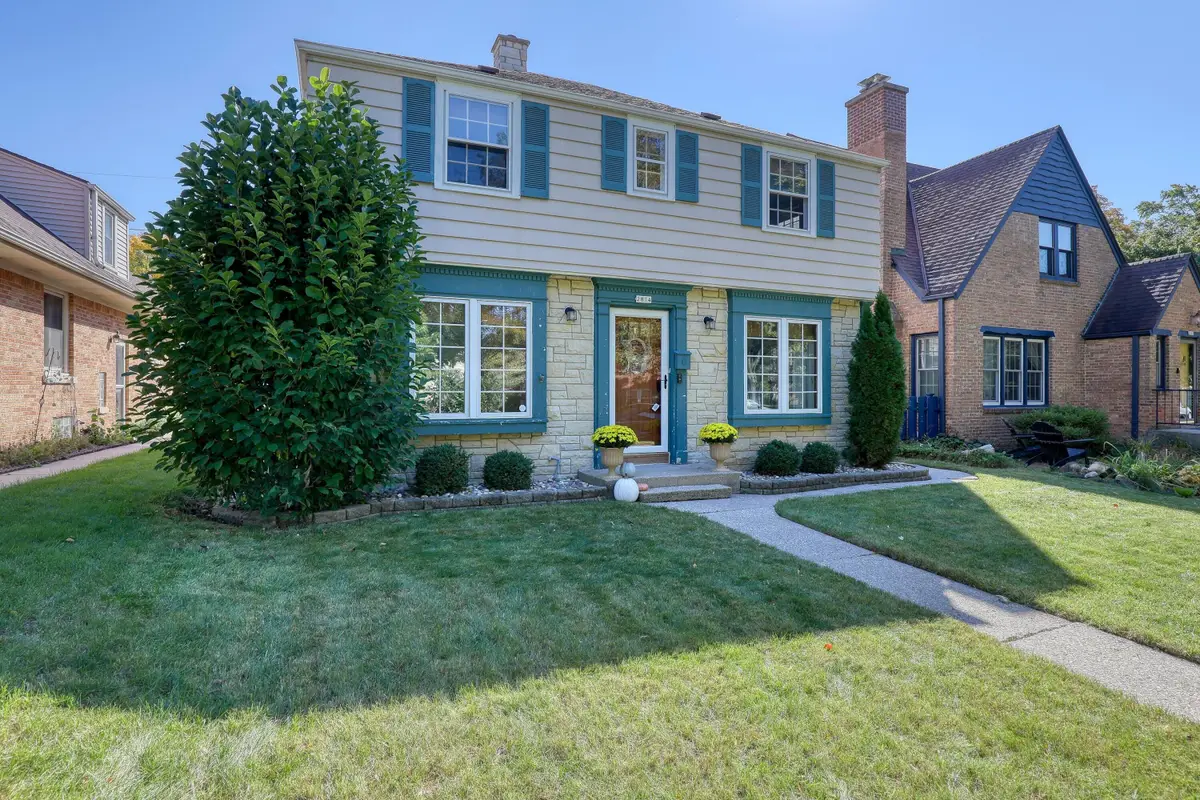 2814 N Hartung Ave, Milwaukee, WI 53210 - #1