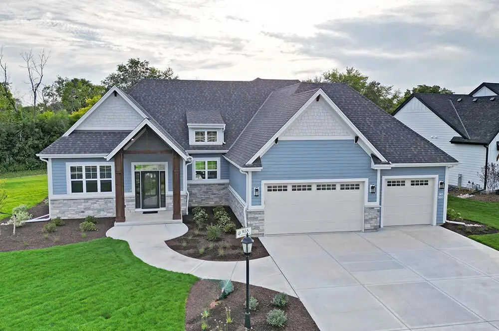 1342 W Falcon Dr, Mequon, WI 53097 - #1