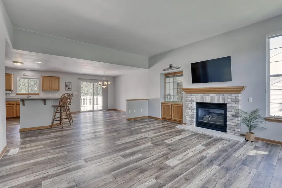 419 Majeskie Dr, Pewaukee, WI 53072 - #2
