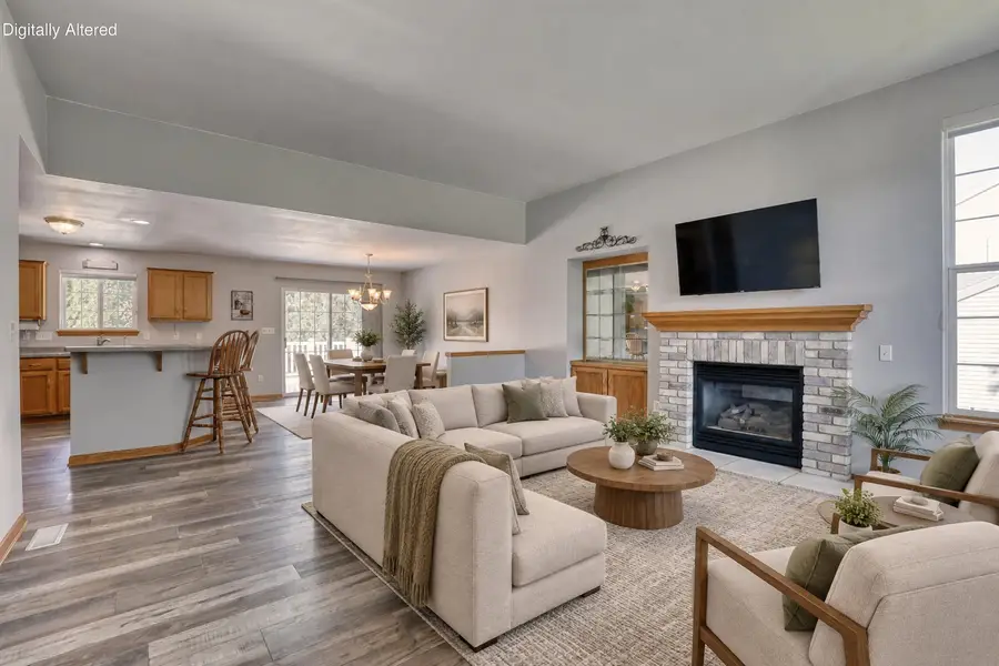 419 Majeskie Dr, Pewaukee, WI 53072 - #3