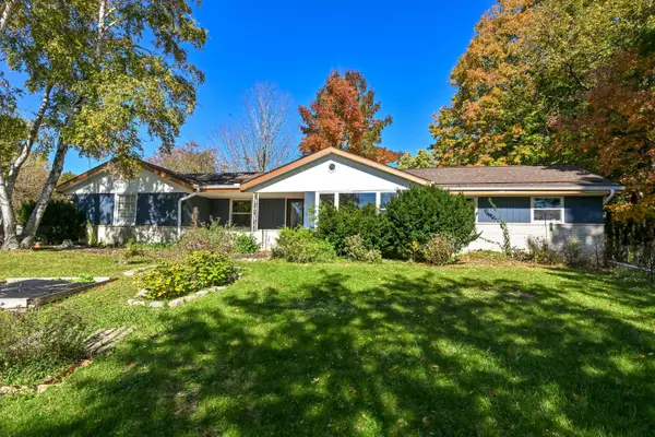 542 Sarah Ln, Cedarburg, WI 53012