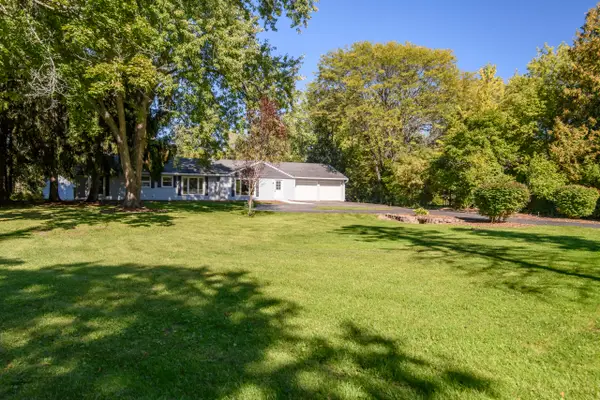 1428 W Fiesta Ln, Mequon, WI 53092