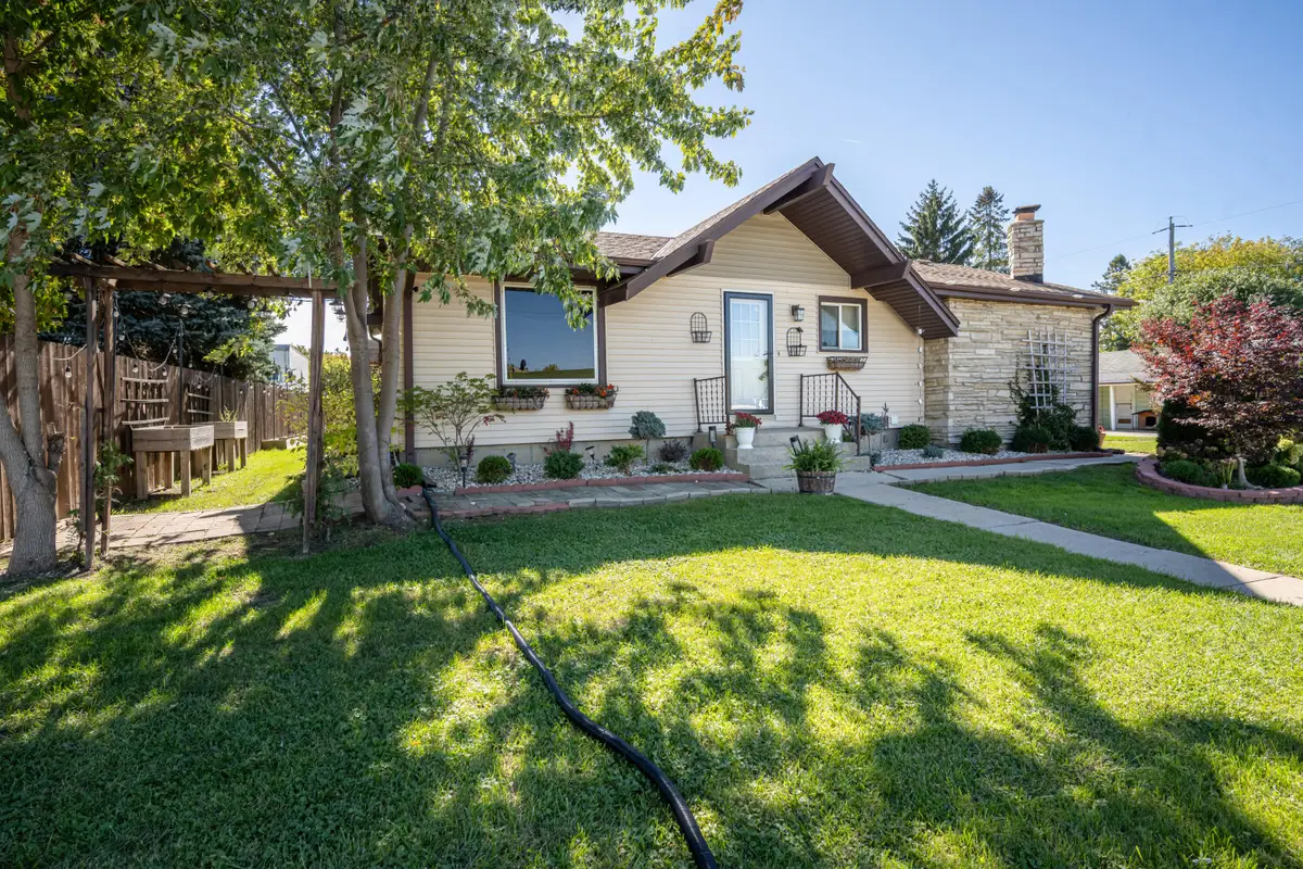 945 W Waterford Ave, Milwaukee, WI 53221 - #1