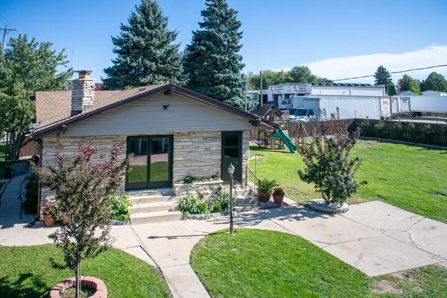 945 W Waterford Ave, Milwaukee, WI 53221 - #2